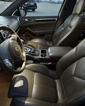 Porsche Cayenne cena 221400 przebieg: 77000, rok produkcji 2013 z Słupsk małe 781